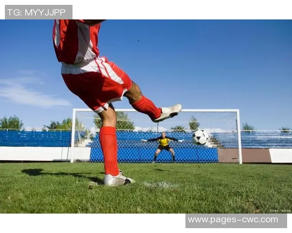 足球裁判的卡通世界：幽默与公正并存的绿茵场景趣事